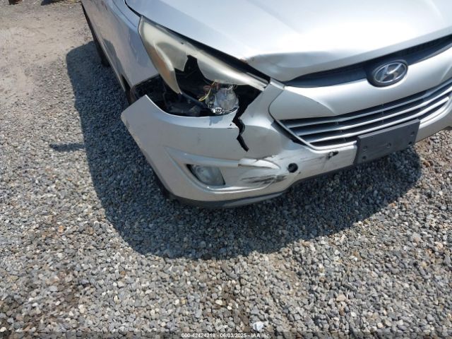 KM8JU3AG1EU795030 Hyundai TUCSON SE