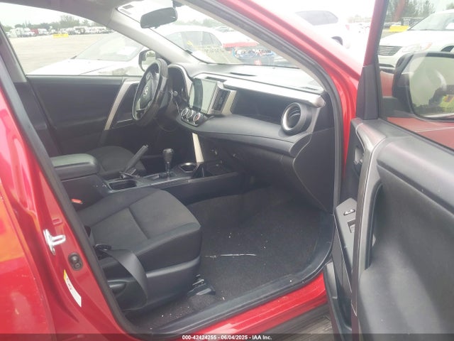 JTMZFREV9GJ099047 Toyota RAV4 LE