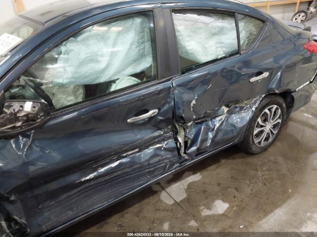 3N1CN7AP8GL823388 Nissan 2016