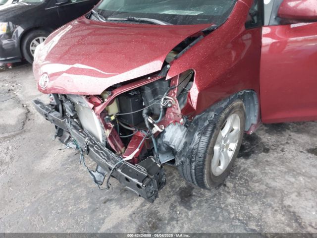5TDKK3DC0GS760526 Toyota Sienna Le 8 Passenger