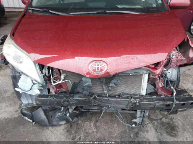 5TDKK3DC0GS760526 Toyota Sienna Le 8 Passenger