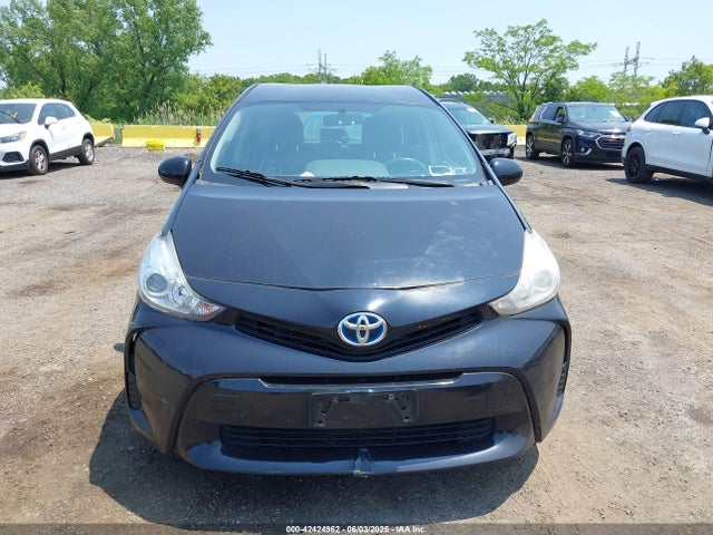 JTDZN3EU8FJ033613 Toyota Prius V Two
