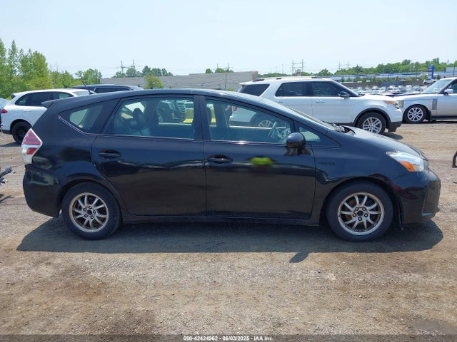 JTDZN3EU8FJ033613 Toyota Prius V Two