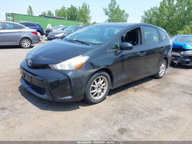 JTDZN3EU8FJ033613 Toyota Prius V Two