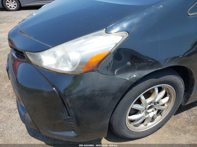 JTDZN3EU8FJ033613 Toyota Prius V Two