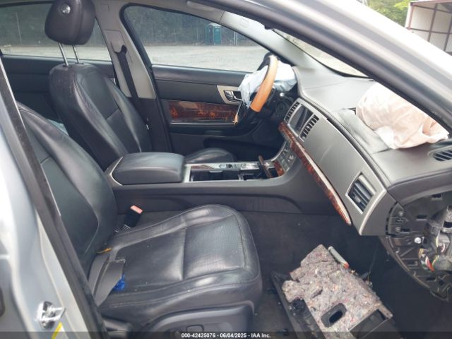 2010 JAGUAR XF SAJWA0GB1ALR75705 Photo 4