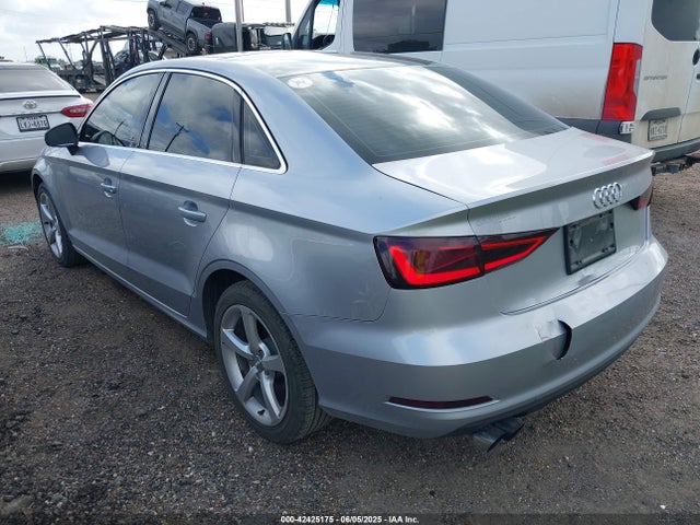 2015 AUDI A3 WAUACGFF7F1058672 Photo 2