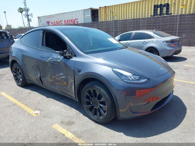 2023 TESLA MODEL Y 7SAYGDEE3PA033905 Photo 0