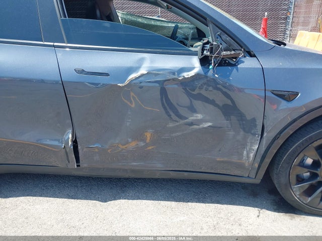7SAYGDEE3PA033905 Tesla Model Y