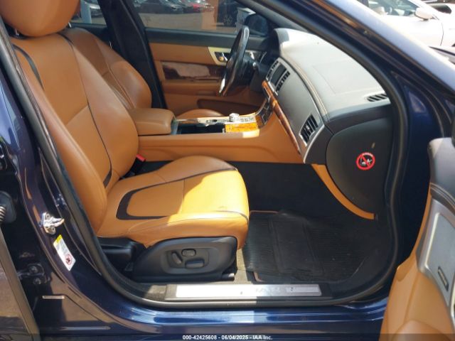 2015 JAGUAR XF SAJWJ0FF3F8U88469 Photo 4