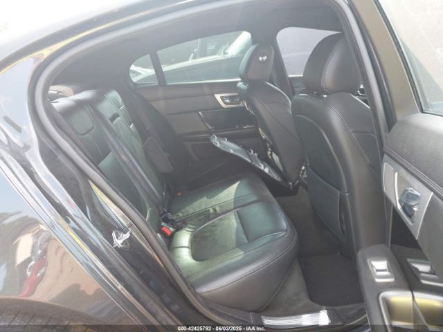 2015 JAGUAR XF SAJWA0F74F8U76324 Photo 7