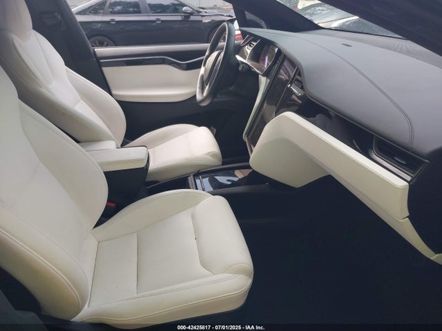 5YJXCAE26LF270281 Tesla MODEL X
