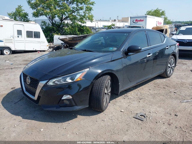 Nissan 2019 2019 1N4BL4DV0KC216919 Image 2