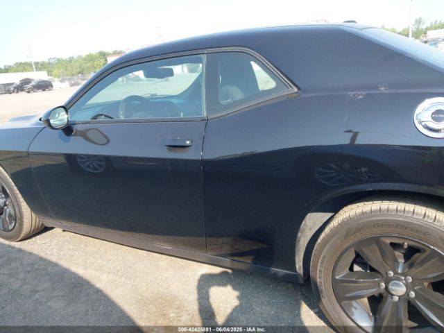 2C3CDZAG8JH276686 Dodge Challenger Sxt
