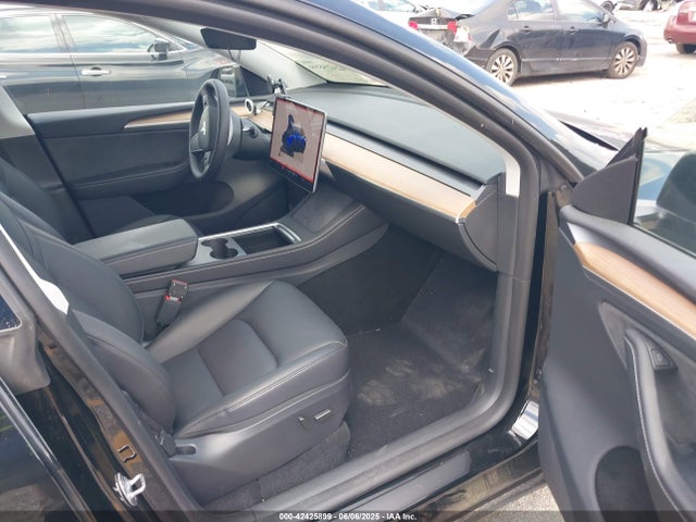 2025 TESLA MODEL Y 7SAYGDED6SA340405 Photo 4