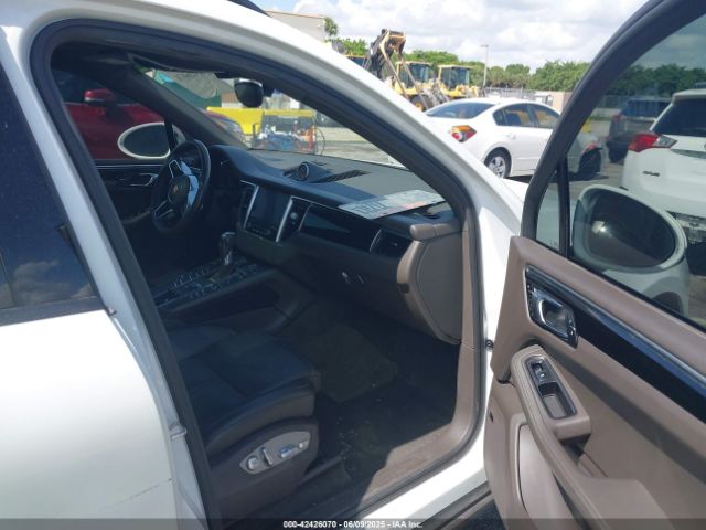 2018 PORSCHE MACAN WP1AA2A55JLB09317 Photo 4