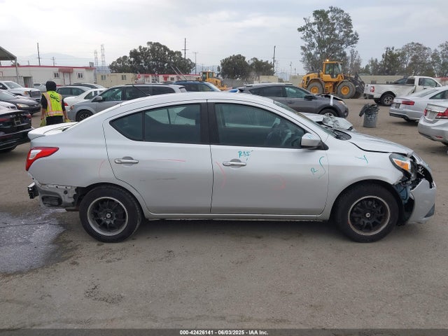 3N1CN7AP9JK431131 Nissan 2018