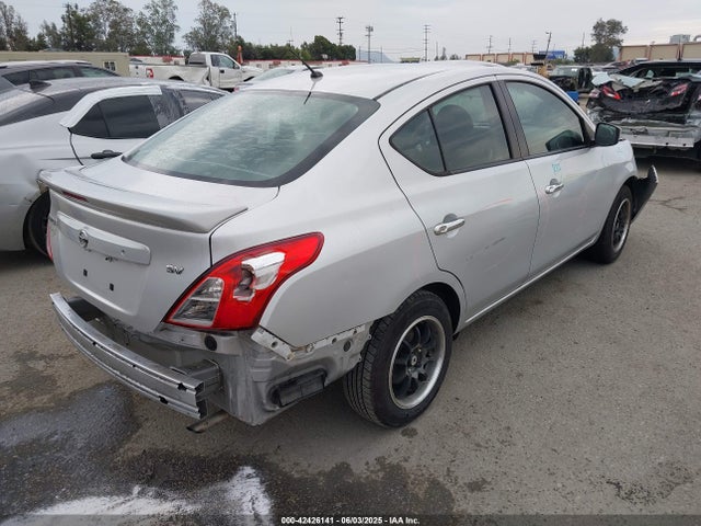 3N1CN7AP9JK431131 Nissan 2018