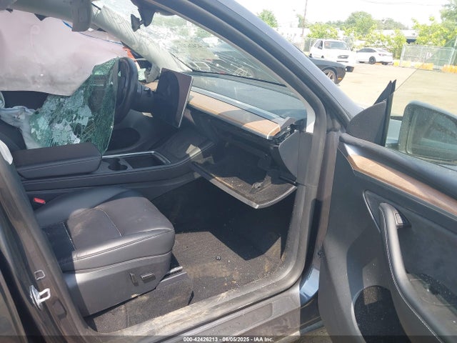 2023 TESLA MODEL Y 7SAYGDEF0PF903847 Photo 4