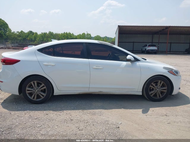 5NPD84LF2JH225073 Hyundai ELANTRA SEL