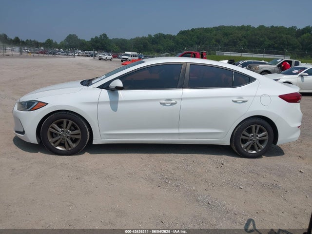 5NPD84LF2JH225073 Hyundai ELANTRA SEL