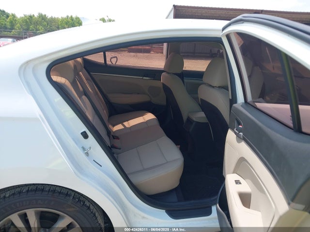 5NPD84LF2JH225073 Hyundai ELANTRA SEL