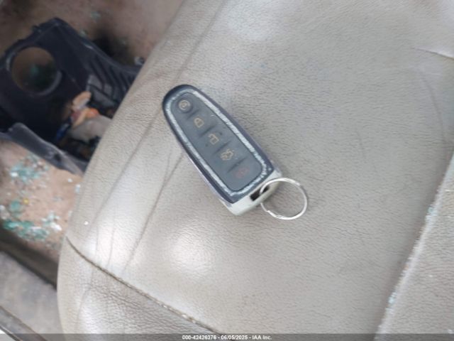 1FMCU0J98EUD63186 Ford Escape Titanium