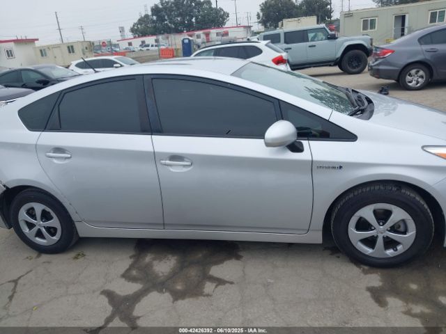 JTDKN3DUXF1932119 Toyota Prius Two