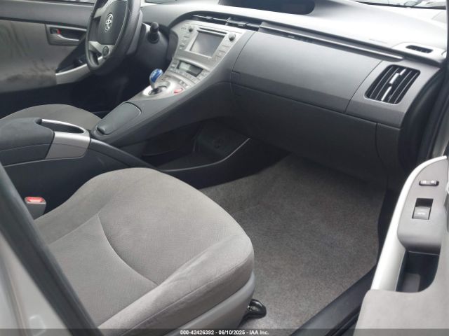 JTDKN3DUXF1932119 Toyota Prius Two