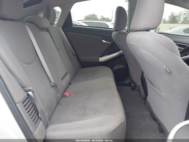 JTDKN3DUXF1932119 Toyota Prius Two