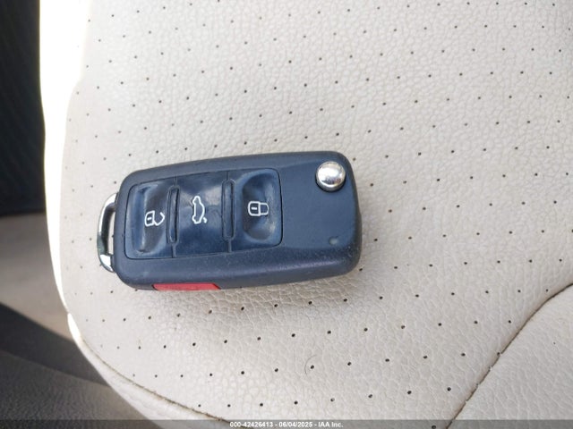 3VW637AJ9EM214259 Volkswagen Jetta Hybrid Se
