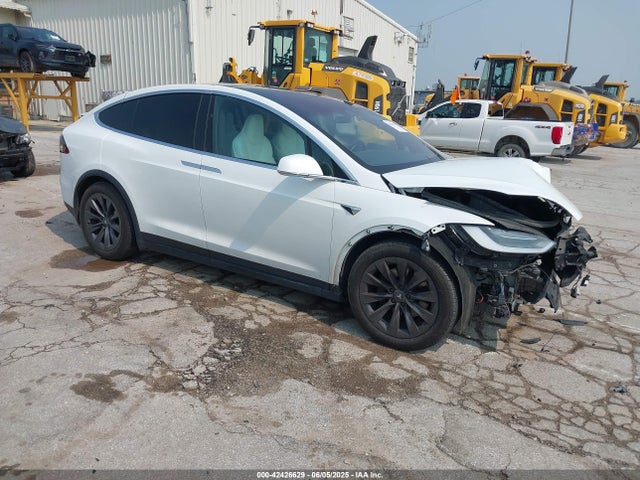 2018 TESLA MODEL X 5YJXCAE22JF118947 Photo 0