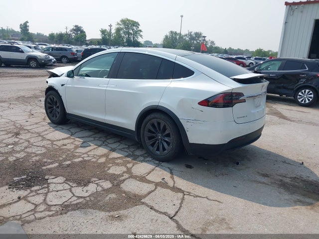 2018 TESLA MODEL X 5YJXCAE22JF118947 Photo 2