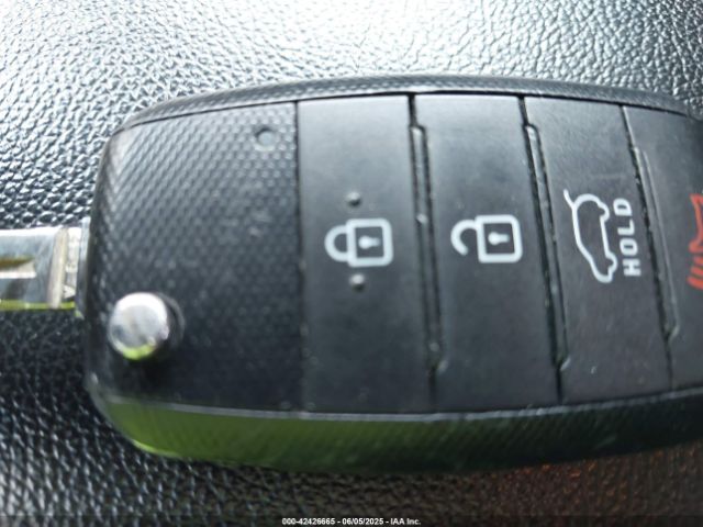 KNDJP3A51J7605777 KIA SOUL +