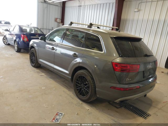 2019 AUDI Q7 WA1LAAF7XKD045120 Photo 2