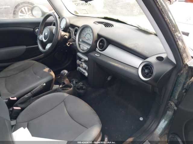 2010 MINI COOPER WMWMF3C57ATZ24618 Photo 4