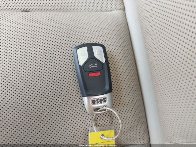 WA1LAAF76HD017887 Audi 2017