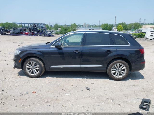 WA1LAAF76HD017887 Audi 2017