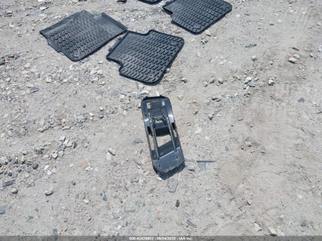 WA1LAAF76HD017887 Audi 2017