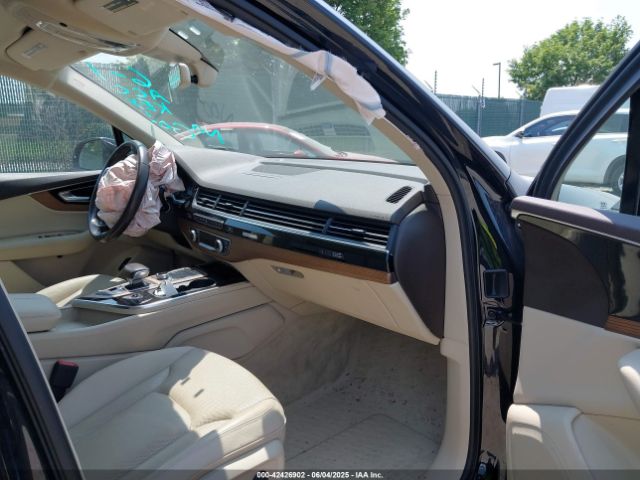 WA1LAAF76HD017887 Audi 2017