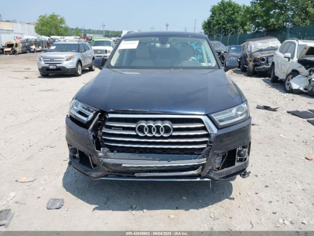 WA1LAAF76HD017887 Audi 2017