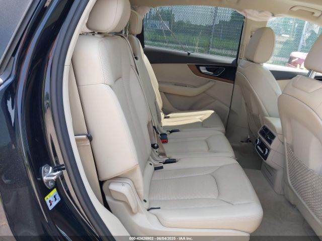 WA1LAAF76HD017887 Audi 2017