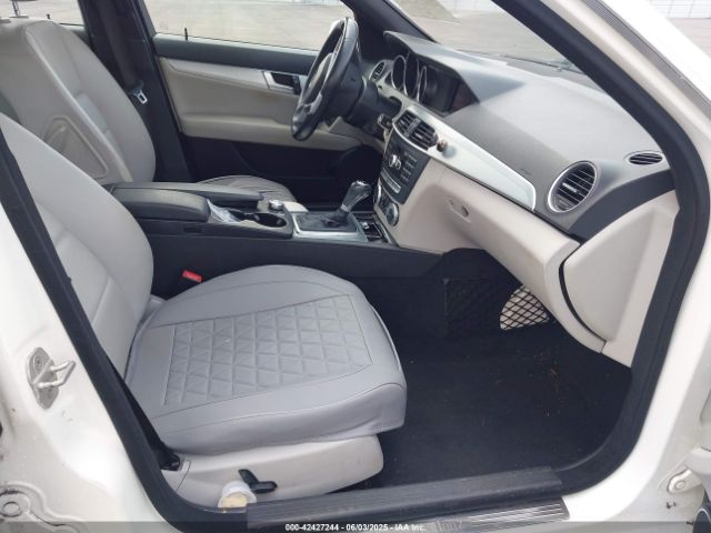 2014 MERCEDES-BENZ C 250 WDDGF4HBXEA930750 Photo 4