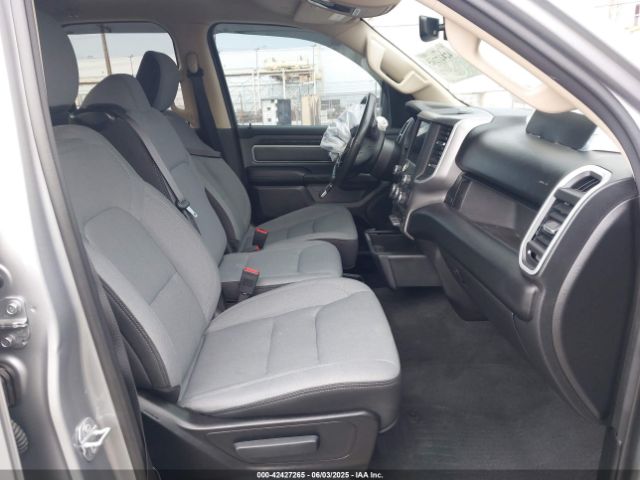 2020 RAM 1500 1C6RREBG3LN420726 Photo 4