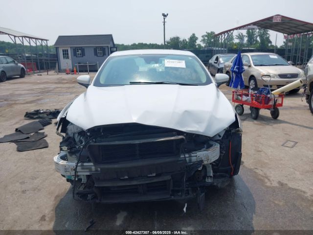3FA6P0LUXKR124693 Ford Fusion Hybrid Se
