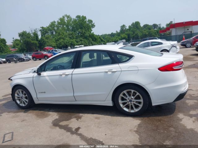 3FA6P0LUXKR124693 Ford Fusion Hybrid Se