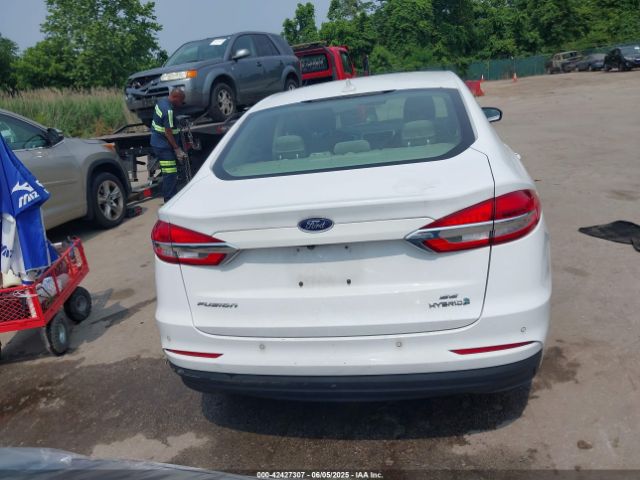 3FA6P0LUXKR124693 Ford Fusion Hybrid Se