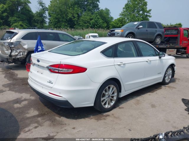 3FA6P0LUXKR124693 Ford Fusion Hybrid Se