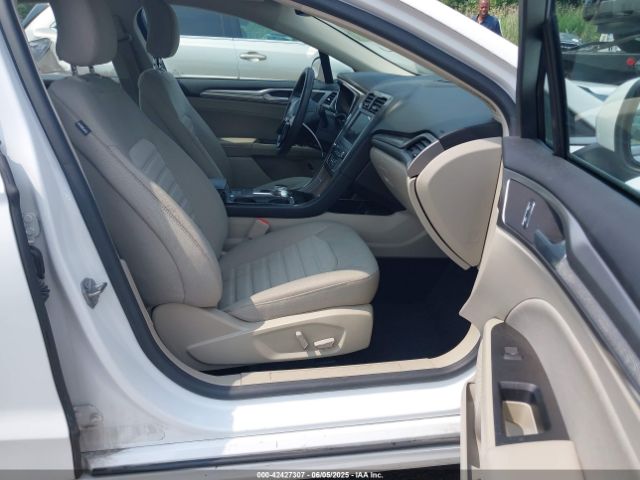 3FA6P0LUXKR124693 Ford Fusion Hybrid Se