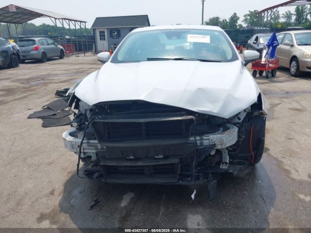 3FA6P0LUXKR124693 Ford Fusion Hybrid Se